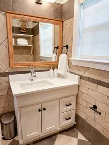 Newly Renovated 4B 2.5 bath Lakefront home with South Grand Lake Views and dock - Image 3
