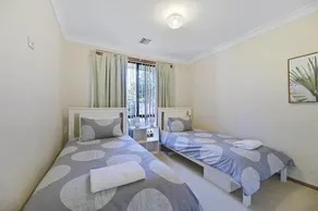 Spacious Family Home - Leafy Suburb, Pet-Friendly - Image 3