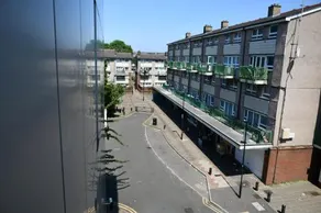London City Escape - 2 Bedroom Apartment - Image 3