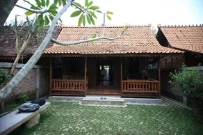Tirto Raharjo Ethnic Wooden House - Image 5