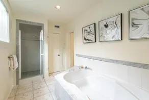 Lakewinds Country Manor - Image 5