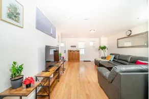 Newly Built Greater Boston Townhouse Near I-93 • Parking • Pet-Friendly - 39 - Image 3