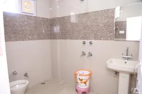 Hotel Highland Regency - Image 2
