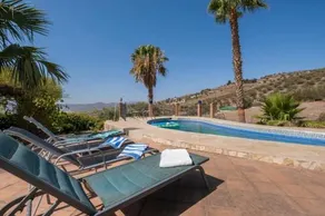 Beautiful Villa With Amazing Mountain Views - Image 2
