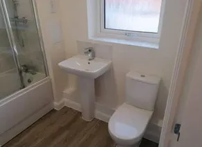 Remarkable 1-bed Apartment in Luton - Image 2