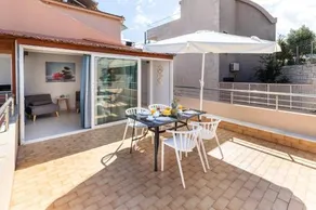 Sunny Luxury Apartment - Image 4