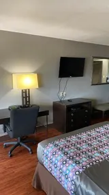 Island Suites Bay City - Image 3