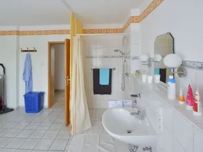 Comfortable Home With Large Sunny Garden in Beautiful Surroundings - Image 2