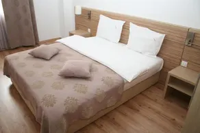 Top Rooms Aparthotel - Image 2