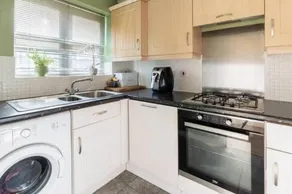 Lolite Homes - 4 Bed Perfect for NEC Genting Arena Resort World & Airport - Serviced Hawk Home - Image 2