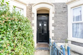 Tranquil 3-bed Home in Cardiff - Image 3