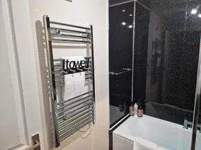 Washingtons Emerald 2 Bed Exec Apt - Image 5