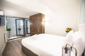 City SuperHost: Luxury Deansgate Townhouse - Image 2