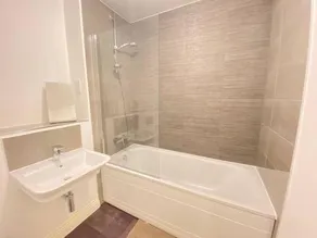 Luxurious and Spacious 2 Bedroom Flat - Image 3