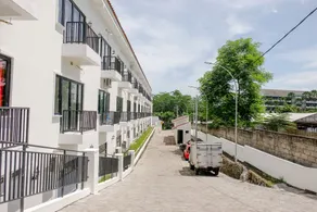 OYO 1352 Jember Town Square Residence - Image 2