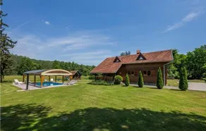 Beautiful Holiday Home in ?a?inci With Swimming Pool - Image 4