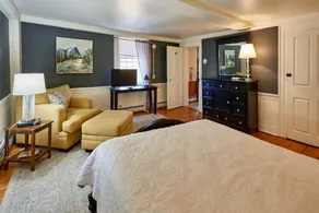 Home Near Hiking Biking w Hottub 6 Bedrooms - Image 3