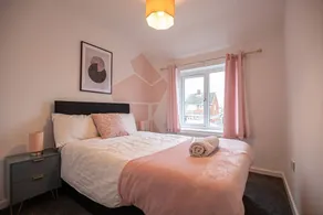 4 Beds - Big monthly discounts - Image 2