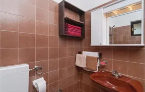 Apartment in Splitska - Image 5
