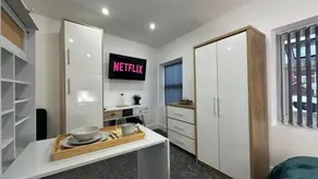 The En-Suite Escape. 4-Bed Luxury Stay - Image 2
