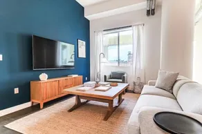 Sunny & Spacious 2BDR & 1BTH in Downtown LA - Image 2
