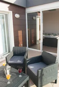 Apartment In - Image 3