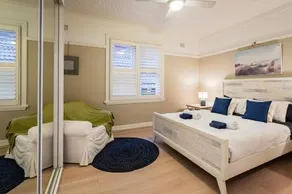 Best location in Manly Harbour view - Image 5