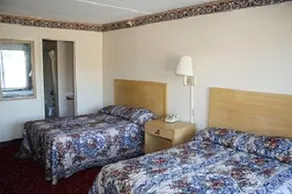Budget Motel & Efficiencies - Image 3