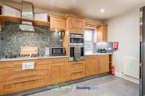 Pet Friendly Spacious Townhouse North Ascot - Image 4