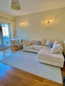 Impeccable 3-Bed House In Thames Ditton - Image 2