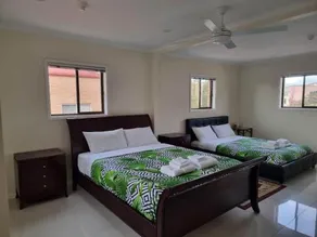 Tuggeranong Short Stay #11C Sleeps 8 - Image 3