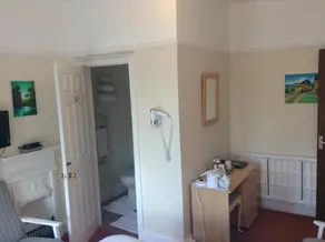 Miramar Guesthouse - Image 5