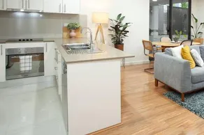 Huge 3 Bed Camperdown Garden Apt w Parking Aircon - Image 2