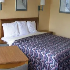 Deluxe Inn - Image 3