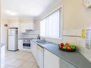 Sunset Place' 1/29 Sunset Boulevard- gorgeous townhouse so close to the water - Image 4