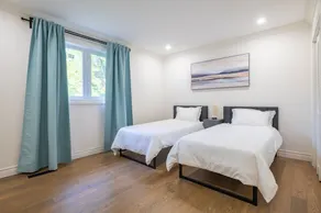 Cheerful 3 Bedroom W/ Indoor Fireplace In Toronto - 02 Free Parking - Image 4
