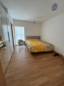 Exquisite Riverside Living in a Stunning Flat - Image 3
