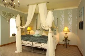 Adniston Manor - Image 2