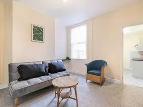 Lovely Large 2 bed House With 2 Reception Rooms - Image 4