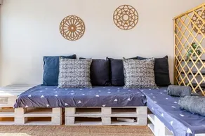 One Bedroom Apartment with Stunning River Views and Private Rooftop! - Image 2