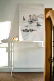 Exquisite 2BR Townhouse In The Heart of Doncaster - Image 3