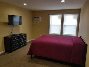 Village Motel - Image 2