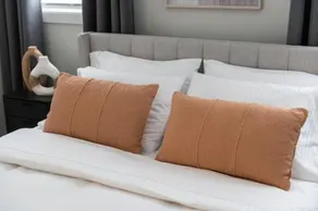 Luxurious House, 25 min Downtown, 10min Midway - Image 2