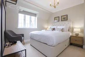 The Stow Secret Cottage - Breathtaking 5bdr Cottage With Parking + Garden - Image 4