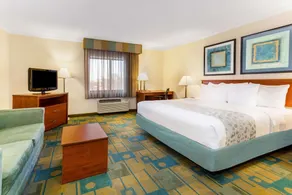 La Quinta Inn by Wyndham Chicago Willowbrook - Image 2