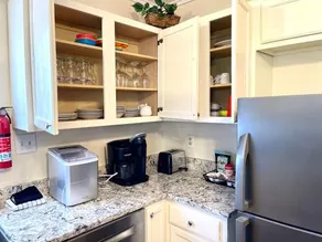 3 Bed 2 Bath House Quiet & downtown Smart TVs in all rooms Whole house to yourself - Image 2