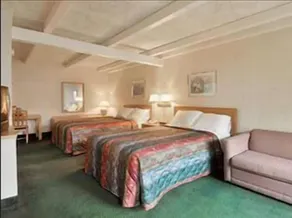Days Inn by Wyndham St Louis North - Image 4