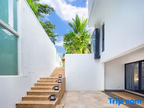 Sanya Binhai Holiday Villa - Image 2