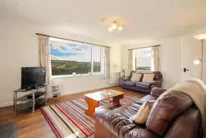 Driftwood - Sleeps 4 Guests in 2 Bedrooms - Image 2