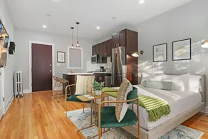 Modest Studio Apt near Portage Park - Image 3